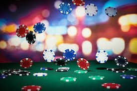 Shwe88 PG Soft Slots ဂိမ်းများ မိုဘိုင်းဖုန်းဖြင့် ကစားနေသောမြင်ကွင်း